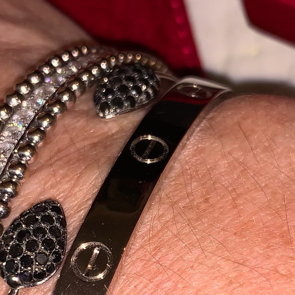 EUC Authentic 18k white gold Cartier Love Bracelet (New Screw locking system) - Picture 8 of 14